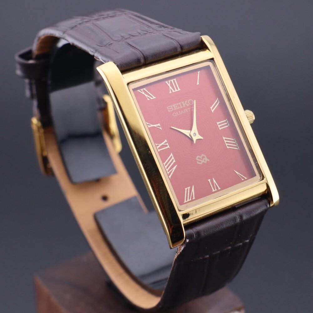 Vintage Seiko Slim Quartz Gentlemen's Wrist Watch  - FREE SHIPPING